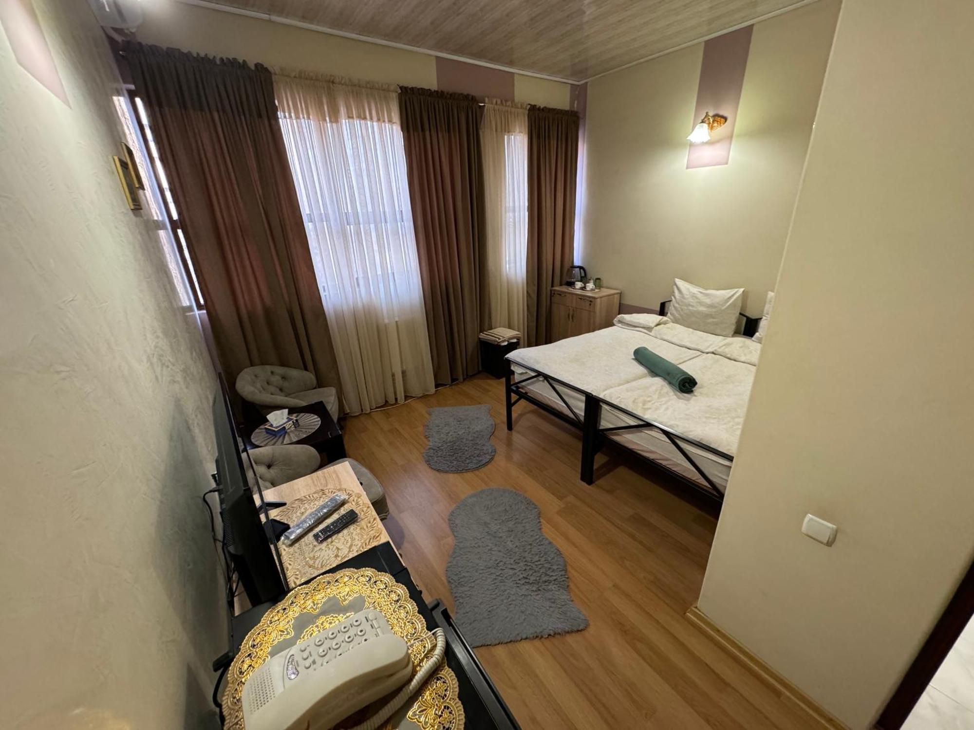 Alem Hotel Erévan Extérieur photo